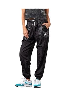 NIKE Sportswear Black Elastic Drawstring Waist Rebel cargo pants EUC